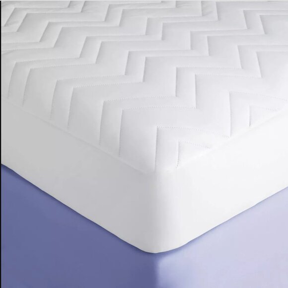 Room Essentials King Size Mattress Pad Quilted Machine Washable Bedding Target - Picture 2 of 6
